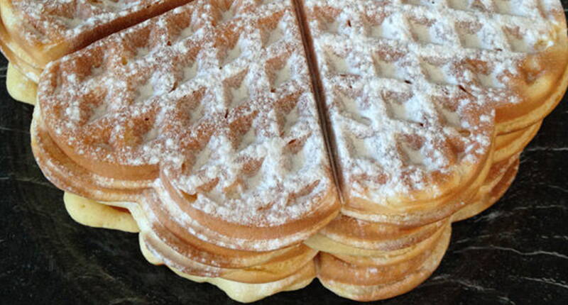 Ein einfaches Rezept, mit welchem dir die süssen Waffeln garantiert gelingen werden. Dazu Sirup, Honig oder frische Früchte servieren.