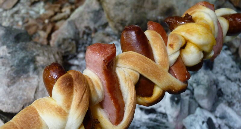 Eine tolle Alternative zum allseits bekannten Schlangen- oder Stockbrot ohne Fleisch. Kann auch auf dem Grill oder im Backofen zubereitet werden.