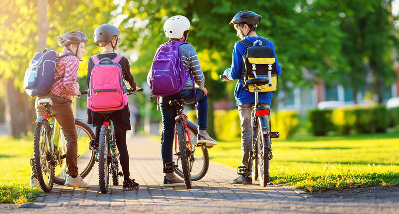 Kennt dein Kind seinen Schul- oder Kindergartenweg bereits? Mit unserem Spiel könnt ihr als Familie diesen gemeinsam auf spielerische Art und Weise erkunden.