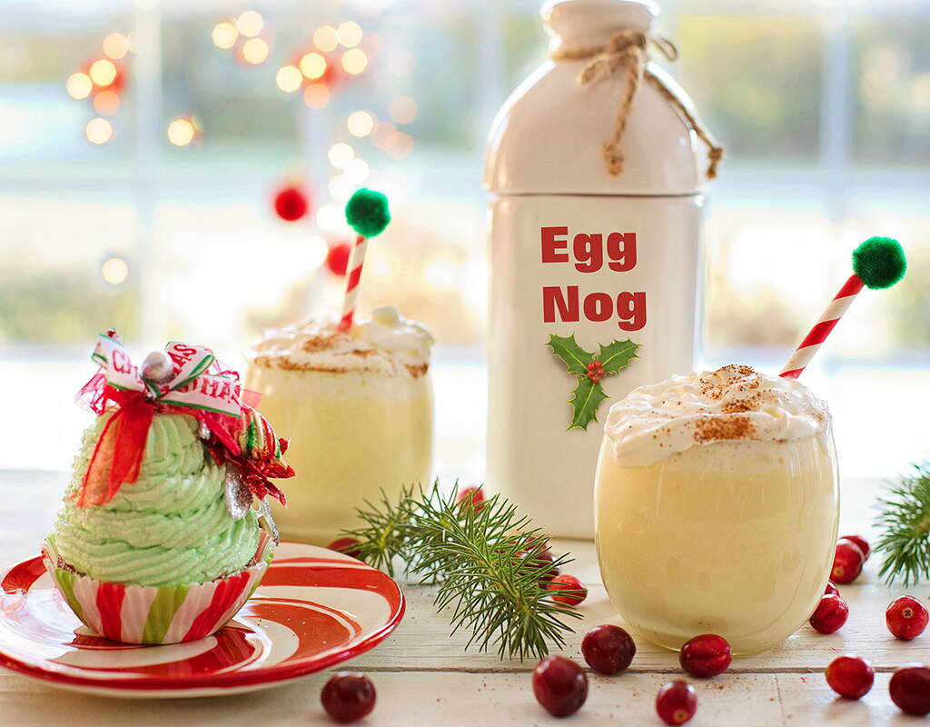 Während die einen nicht ohne Dessert können, verzichten andere lieber gänzlich darauf. Wie wäre es anstelle eines traditionellen Desserts mit einem leckeren Punsch oder Egg Nog, einem würzig aromatischen Chai Latte oder einem leichten Fruchtsmoothie? In unseren Inspirationen findest du eine grosse Auswahl an Rezepten für jeden Geschmack und jede Gelegenheit.