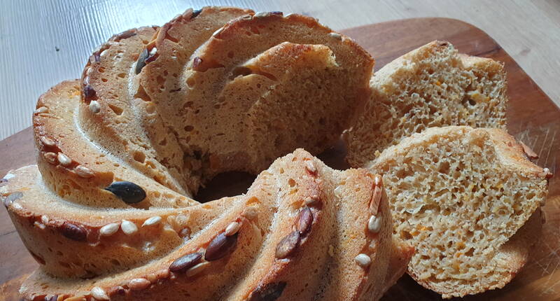 Rezept für ein wunderschönes, chüstiges und gesundes Kürbisbrot. Die Zutaten reichen für die Herstellung von einem Brot von ca. 500 Gramm